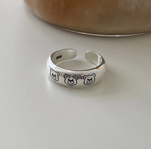 Detail view of 925 sterling silver ring showing three engraved bear heads and S925 stamp