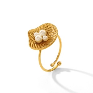 18K gold-plated stainless steel shell ring with four white pearls on a wavy open band