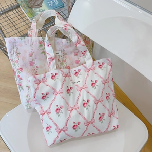 Détails de sacs en coton rose à motifs floraux et nœuds avec étiquette simple wish
