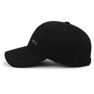 Herren Winter-Baseballkappe mit Thermofutter und Ohrenschutz aus schwarzem Textilstoff