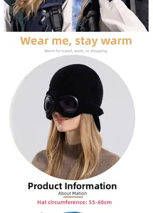 Detalle del gorro de punto negro con gafas integradas y guía de tallas de 55-60 cm