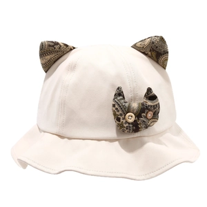 Cappello a secchiello per bambini bianco panna con orecchie da gatto 3D e paisley