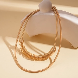 Collier ras du cou vintage à double couche dorée avec texture ressort métallique