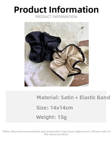 Détail de grands chouchous en satin noir et beige avec dimensions de 14x14cm indiquées