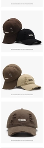 Détail de la casquette baseball délavée avec broderie WARM et textures usées vintage