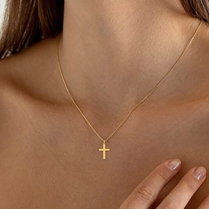 Collier Pendentif Croix en Acier Inoxydable Minimaliste pour Femme Plaqué Or 18K Style INS Chaîne de Clavicule Bijoux Religieux Cadeau