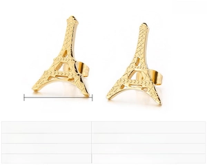 Détails des boucles d'oreilles pyramide dorées avec dimensions et spécifications