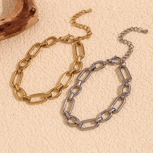 Détails des bracelets chaîne trombone en or et argent avec des maillons réglables