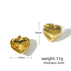 Detailed size and weight specs of gold 18k minimalist hollow heart stud earrings