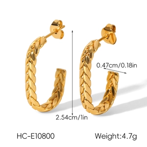 Detailed dimensions of gold twisted C-shape stainless steel earrings showing size and weight