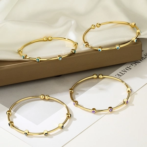 Brazaletes ajustables de ojo turco bañados en oro con esmalte azul, verde y morado