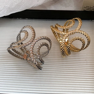 Close-up of gold and silver irregular rope chain hollow claw clips for hair styling