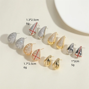 Chic hollow teardrop earrings set with hammered texture and sparkling zircons