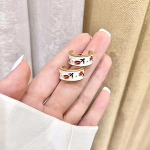 French vintage gold C-shape hoop earrings with white enamel and tulip flower pattern