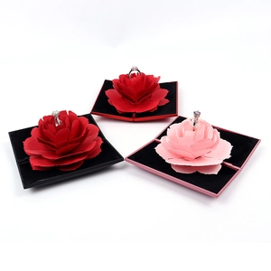 Rotating rose jewelry gift box in red and pink for engagement rings and necklaces