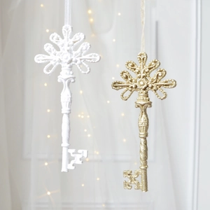 Christmas Tree Hanging Ornaments Resin Glitter Angel Wings Pegasus Vintage Key Shapes Holiday Wedding Party Decor Nordic