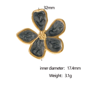 Détail macro de la bague fleur vintage avec dimensions 32mm et poids de 3,1g