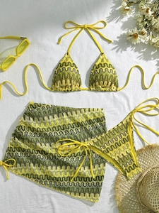 Maillot de bain trois pièces avec motif à vagues jaune et vert et paréo assorti
