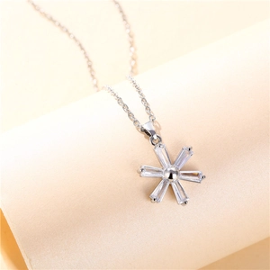 Elegant silver flower necklace with zircon crystals on a delicate O-chain for women