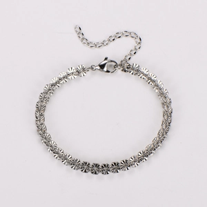Detail of 5mm silver Boston link chain bracelet with faceted texture and lobster clasp