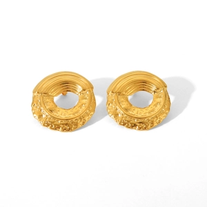 Detail of 18K gold stainless steel earrings with dual hammered and threaded textures
