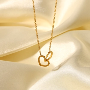 Collana con ciondoli a doppio cuore in acciaio inossidabile placcato oro 18K su seta