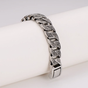 Retro stainless steel men's wide chain bracelet with engraved vintage patterns