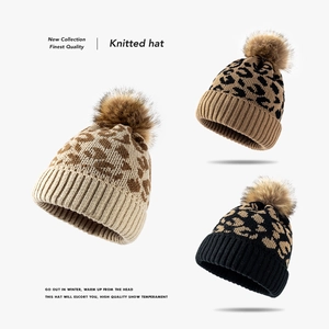 Bonnet En Maille Imprimé Léopard Avec Pompon En Fausse Fourrure Revers Chaud Hiver Acrylique Mode Femmes Hommes