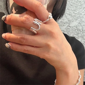 Minimalist S925 sterling silver wavy open ring and teardrop link bracelet set on model