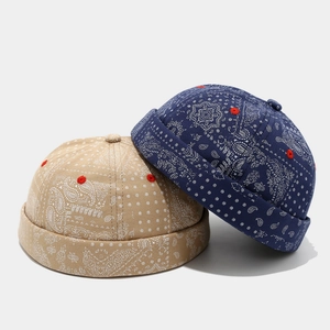 Adjustable canvas docker hats with paisley print in khaki and navy blue street style
