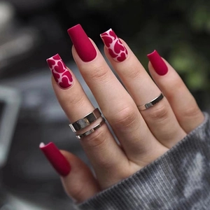 Coole Mattrote Herz-Press-On-Nägel 24 Stück Set Für Damen Mittellange Quadratische Künstliche Nägel Full Cover Falsche Nägel