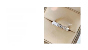 Macro detail of S925 sterling silver ring featuring 5x5mm heart-shaped cubic zirconia stones