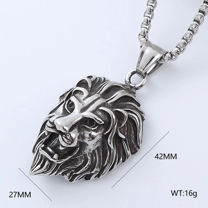 Vue détaillée du pendentif tête de lion punk avec dimensions de 42mm de hauteur
