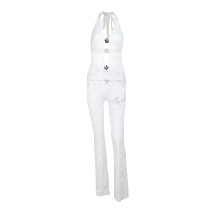Combinaison licou en dentelle blanche avec découpe et pantalon évasé ajusté