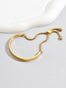 Detail of gold-plated stainless steel bracelet with adjustable chain and slide clasp