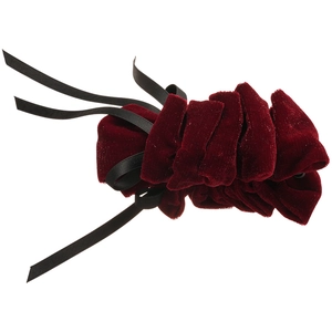 Barrette élégante en velours bordeaux avec rubans noirs pour une coiffure raffinée