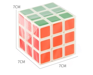 Detail of 3x3 educational speed cube showing 7cm dimensions and protective film