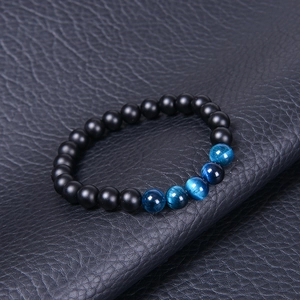 Bracelet en perles faites main avec des perles noires mates et des pierres oeil de tigre