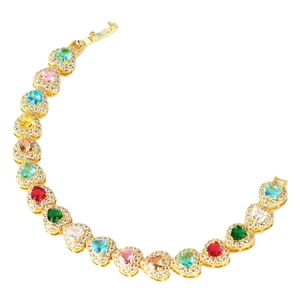 Bracciale placcato in oro con pietre di zircone cubico multicolore a forma di cuore su sfondo bianco