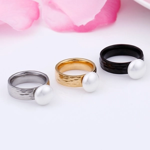 Three-piece ring set in gold, silver, and black finishes with hammered texture and pearls