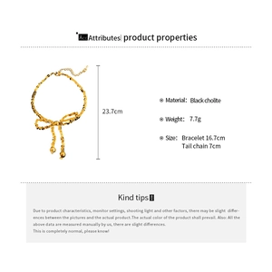 Détails des dimensions du collier nœud doré avec pierre cholite noire et longueur 23,7 cm