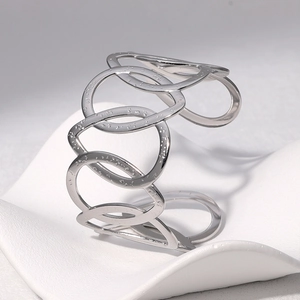 Detail of the hollow geometric ring pattern on the silver polished stainless steel bracelet