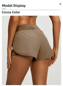 Vue arrière du short de sport taille haute marron cacao avec ourlet arrondi