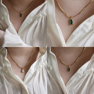 Collier Pendentif Zircon Émeraude Carré Vintage Plaqué Or 18K Acier Inoxydable Chaîne Serpent Plate Pour Femmes Élégant