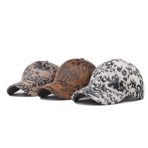 Three-color leopard print baseball caps in beige, brown, and monochrome for men and women