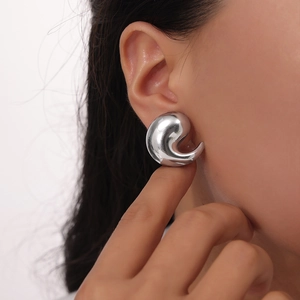 Minimalist silver-toned polished twist stud earrings with geometric comma-shaped design