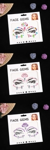 Vue détaillée de divers strass et bijoux de visage pour le maquillage des yeux et sourcils