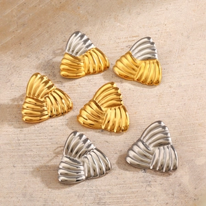 Boucles D'Oreilles Clous Triangle Acier Inoxydable Géométrique Texture Nervurée Style Hip Hop Rétro Pour Femmes