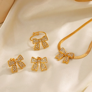 Set gioielli a fiocco placcato oro 18K con collana, anello e orecchini in zircone
