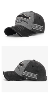 Détail de la casquette vintage avec broderie 1969 et bords effilochés au style délavé